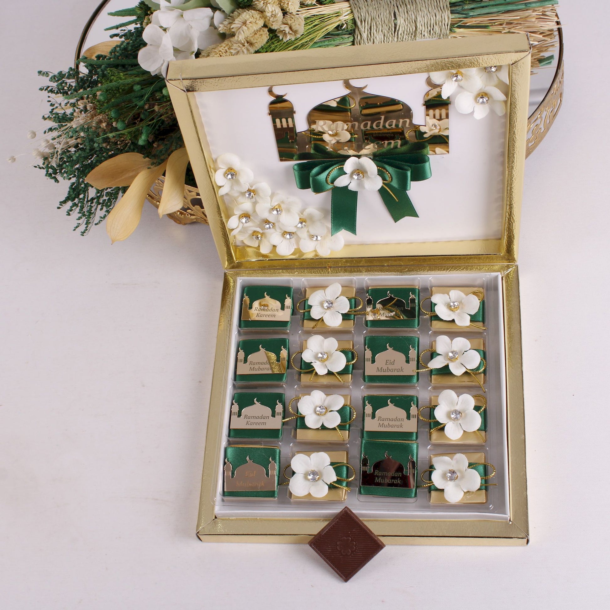 Chocolate Favors for Ramadan Eid, Happy Birthday, Baby Shower, Wedding - Islamic Elite Favors is a handmade gift shop offering a wide variety of unique and personalized gifts for all occasions. Whether you're looking for the perfect Ramadan, Eid, Hajj, wedding gift or something special for a birthday, baby shower or anniversary, we have something for everyone. High quality, made with love.