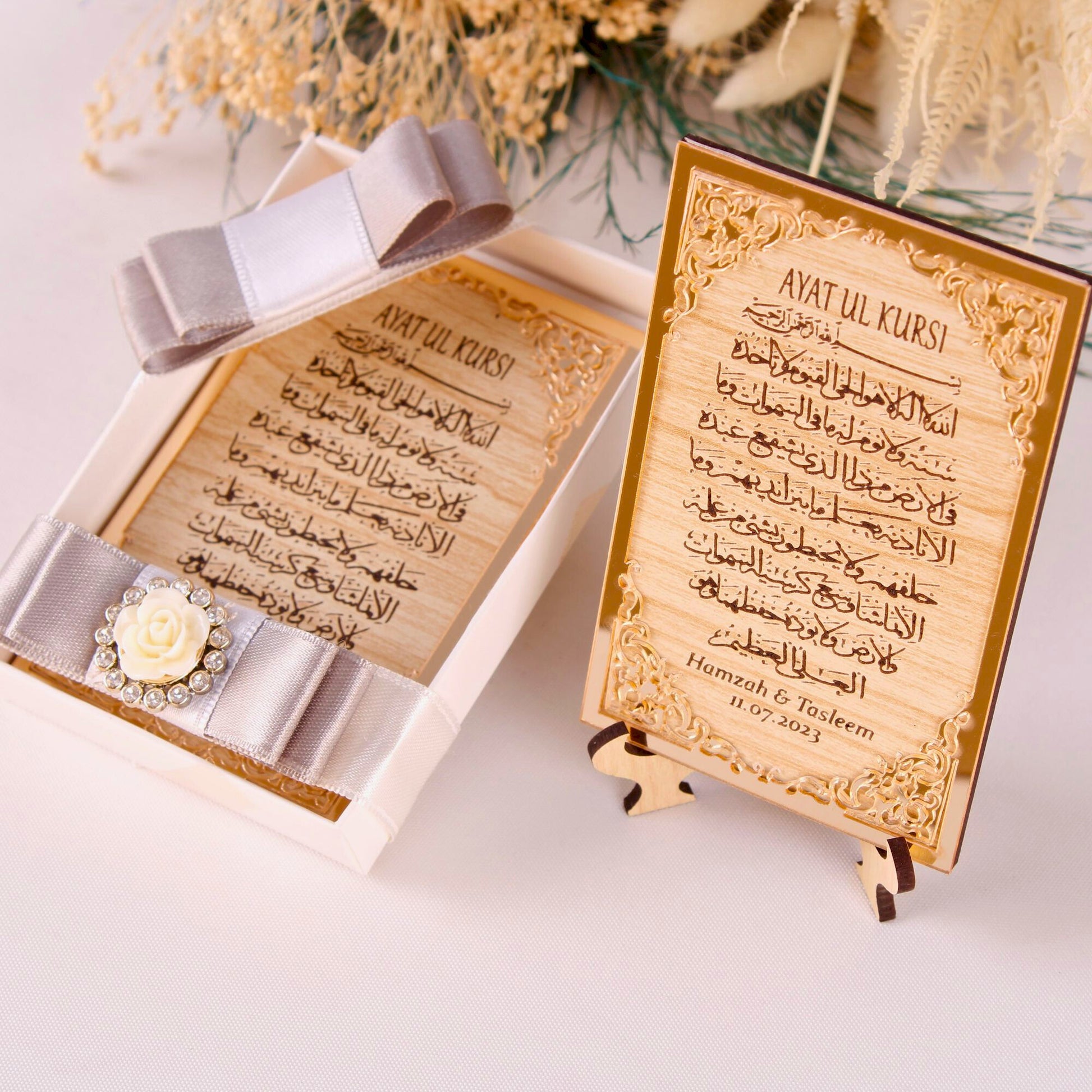 Personalized Wedding Favor Ayatul Kursi on Stand Gold Frame Brown Wood - Islamic Elite Favors is a handmade gift shop offering a wide variety of unique and personalized gifts for all occasions. Whether you're looking for the perfect Ramadan, Eid, Hajj, wedding gift or something special for a birthday, baby shower or anniversary, we have something for everyone. High quality, made with love.