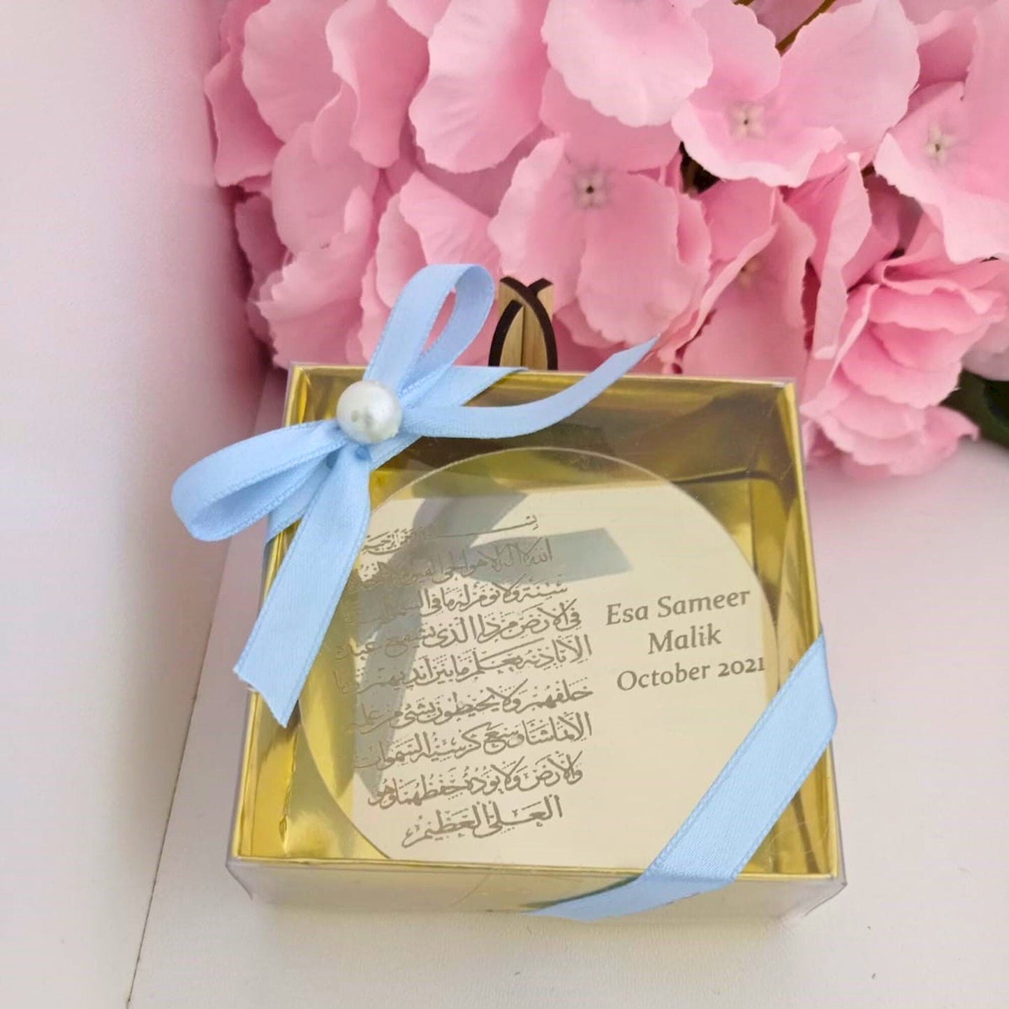 Personalized Wedding Favor Ayatul Kursi Magnet Gold Mirror Pearl Theme - Islamic Elite Favors is a handmade gift shop offering a wide variety of unique and personalized gifts for all occasions. Whether you're looking for the perfect Ramadan, Eid, Hajj, wedding gift or something special for a birthday, baby shower or anniversary, we have something for everyone. High quality, made with love.