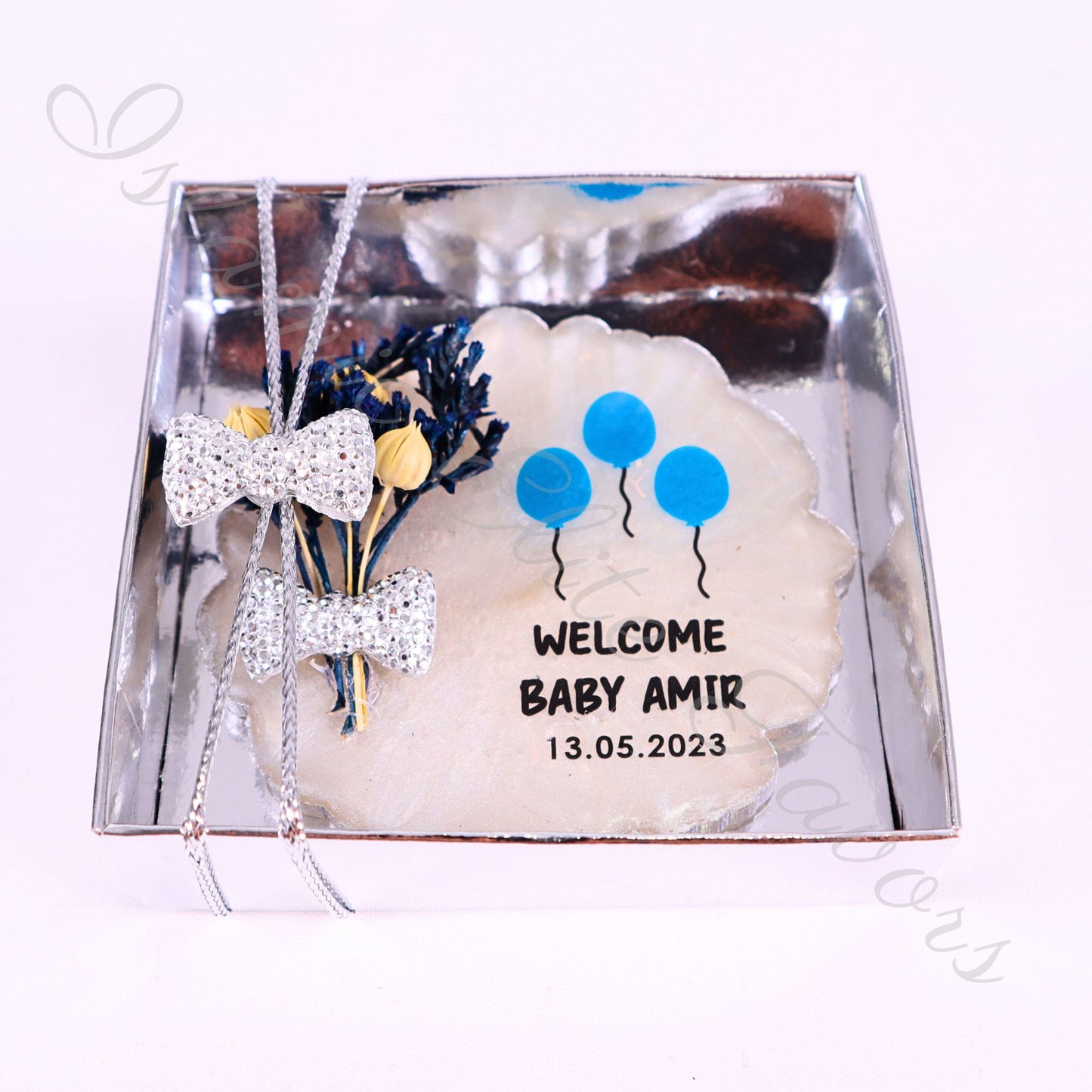 Personalized Baby Shower Favors Epoxy Magnet for Baby Boy Silver Theme - Islamic Elite Favors is a handmade gift shop offering a wide variety of unique and personalized gifts for all occasions. Whether you're looking for the perfect Ramadan, Eid, Hajj, wedding gift or something special for a birthday, baby shower or anniversary, we have something for everyone. High quality, made with love.