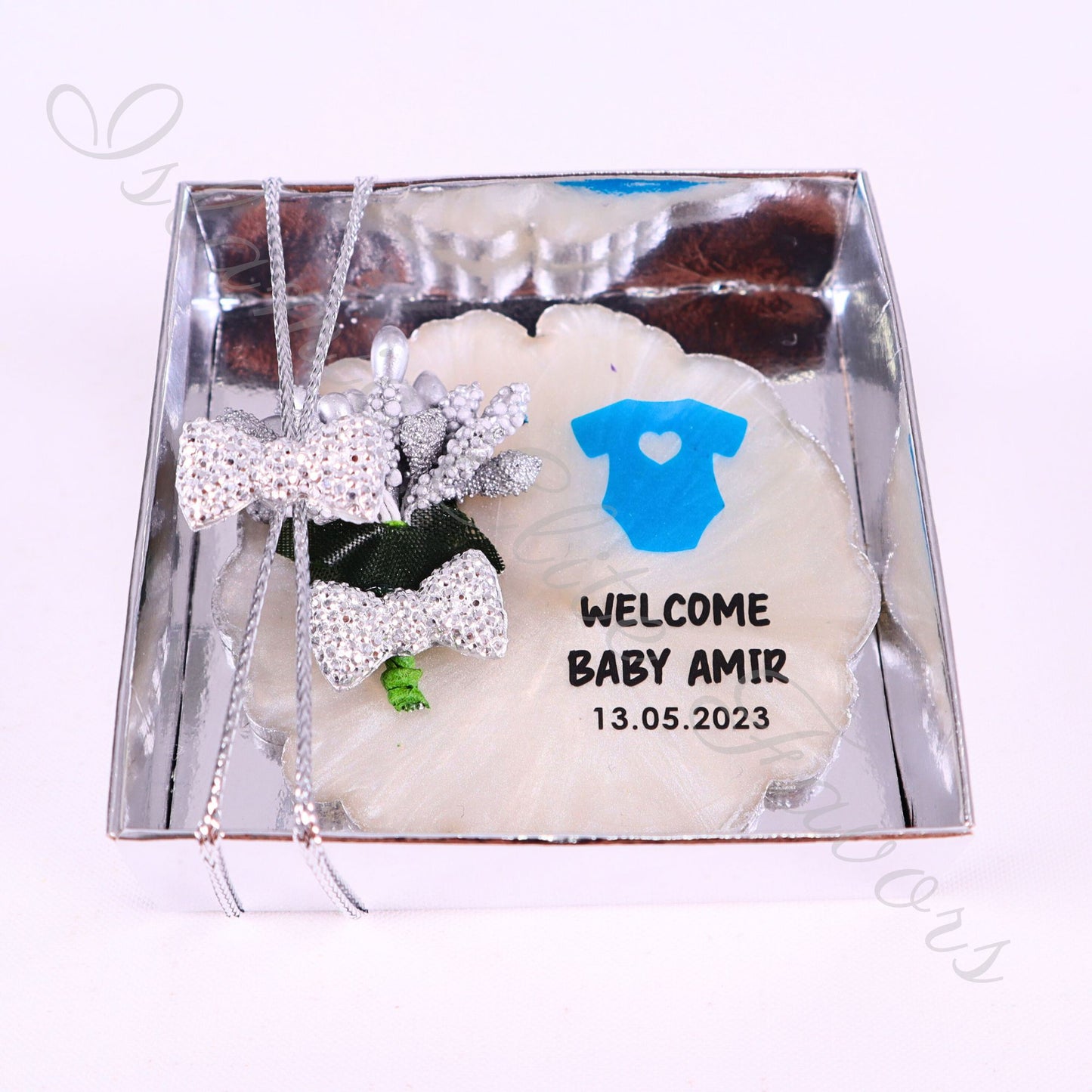 Personalized Baby Shower Favors Epoxy Magnet for Baby Boy Silver Theme - Islamic Elite Favors is a handmade gift shop offering a wide variety of unique and personalized gifts for all occasions. Whether you're looking for the perfect Ramadan, Eid, Hajj, wedding gift or something special for a birthday, baby shower or anniversary, we have something for everyone. High quality, made with love.