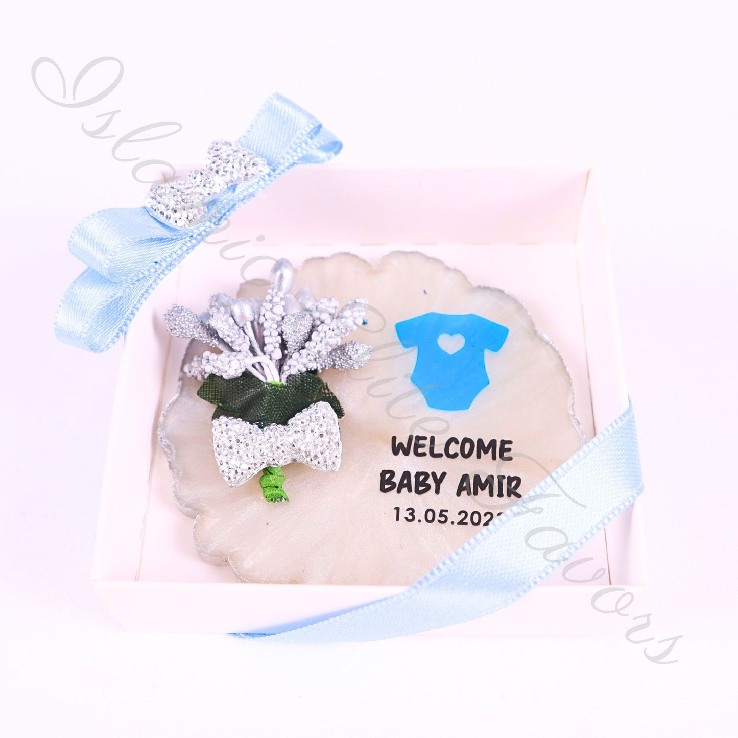 Personalized Baby Shower Favors Epoxy Magnet for Baby Boy White Theme - Islamic Elite Favors is a handmade gift shop offering a wide variety of unique and personalized gifts for all occasions. Whether you're looking for the perfect Ramadan, Eid, Hajj, wedding gift or something special for a birthday, baby shower or anniversary, we have something for everyone. High quality, made with love.