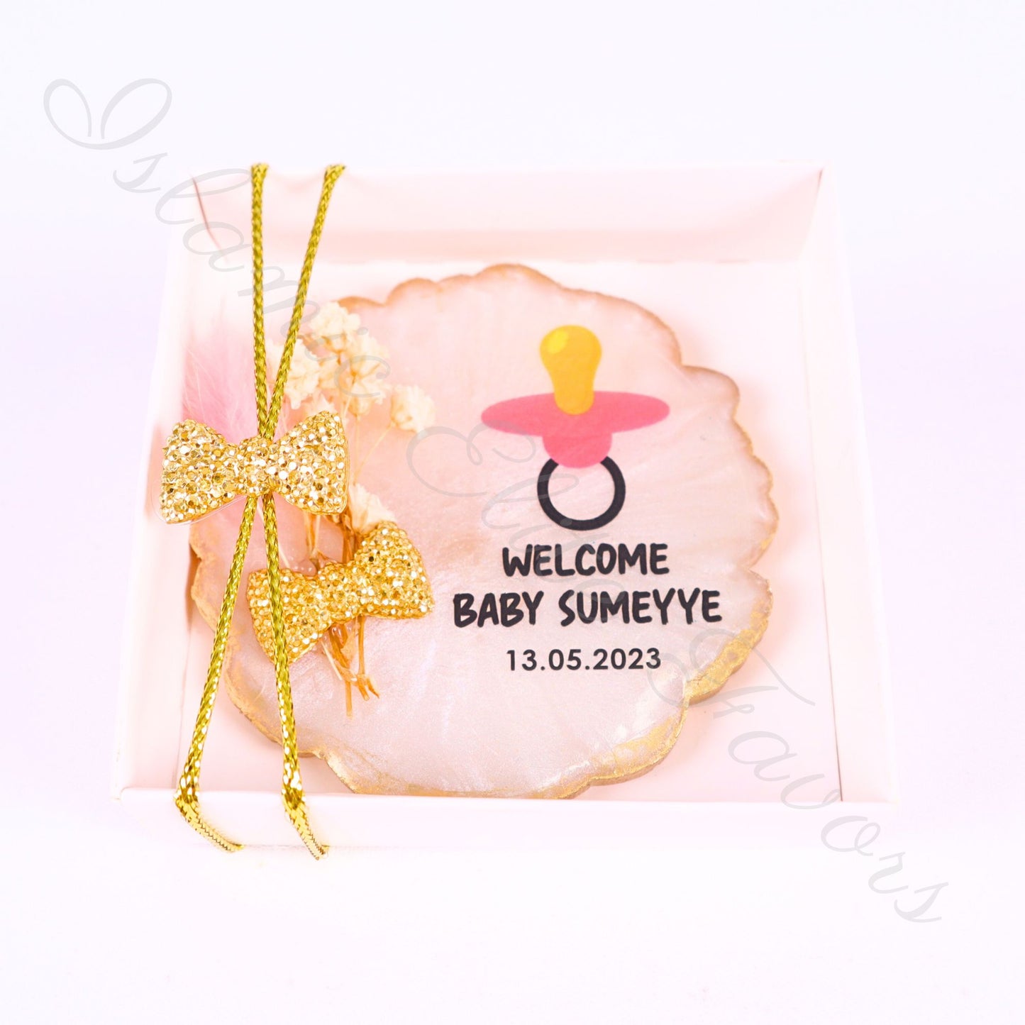 Personalized Baby Shower Favors Epoxy Magnet for Baby Girl White Theme - Islamic Elite Favors is a handmade gift shop offering a wide variety of unique and personalized gifts for all occasions. Whether you're looking for the perfect Ramadan, Eid, Hajj, wedding gift or something special for a birthday, baby shower or anniversary, we have something for everyone. High quality, made with love.