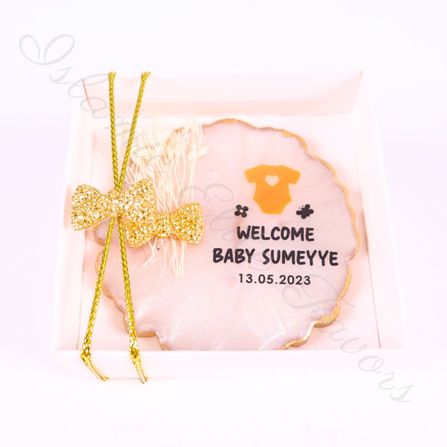 Personalized Baby Shower Favors Epoxy Magnet for Baby Girl White Theme - Islamic Elite Favors is a handmade gift shop offering a wide variety of unique and personalized gifts for all occasions. Whether you're looking for the perfect Ramadan, Eid, Hajj, wedding gift or something special for a birthday, baby shower or anniversary, we have something for everyone. High quality, made with love.