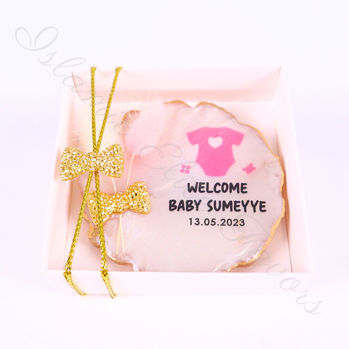 Personalized Baby Shower Favors Epoxy Magnet for Baby Girl White Theme - Islamic Elite Favors is a handmade gift shop offering a wide variety of unique and personalized gifts for all occasions. Whether you're looking for the perfect Ramadan, Eid, Hajj, wedding gift or something special for a birthday, baby shower or anniversary, we have something for everyone. High quality, made with love.