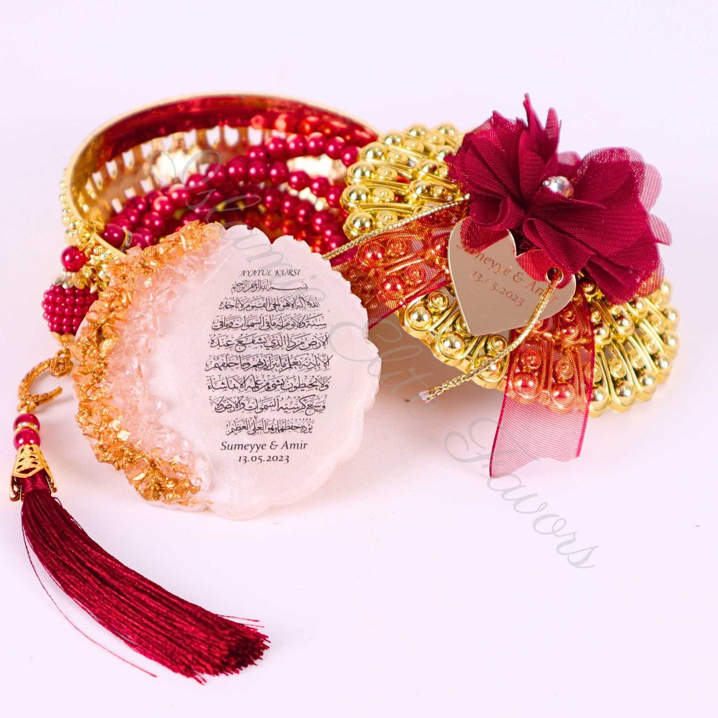 Personalized Wedding Favor Epoxy Ayatul Kursi Magnet Tasbeeh in Box - Islamic Elite Favors is a handmade gift shop offering a wide variety of unique and personalized gifts for all occasions. Whether you're looking for the perfect Ramadan, Eid, Hajj, wedding gift or something special for a birthday, baby shower or anniversary, we have something for everyone. High quality, made with love.