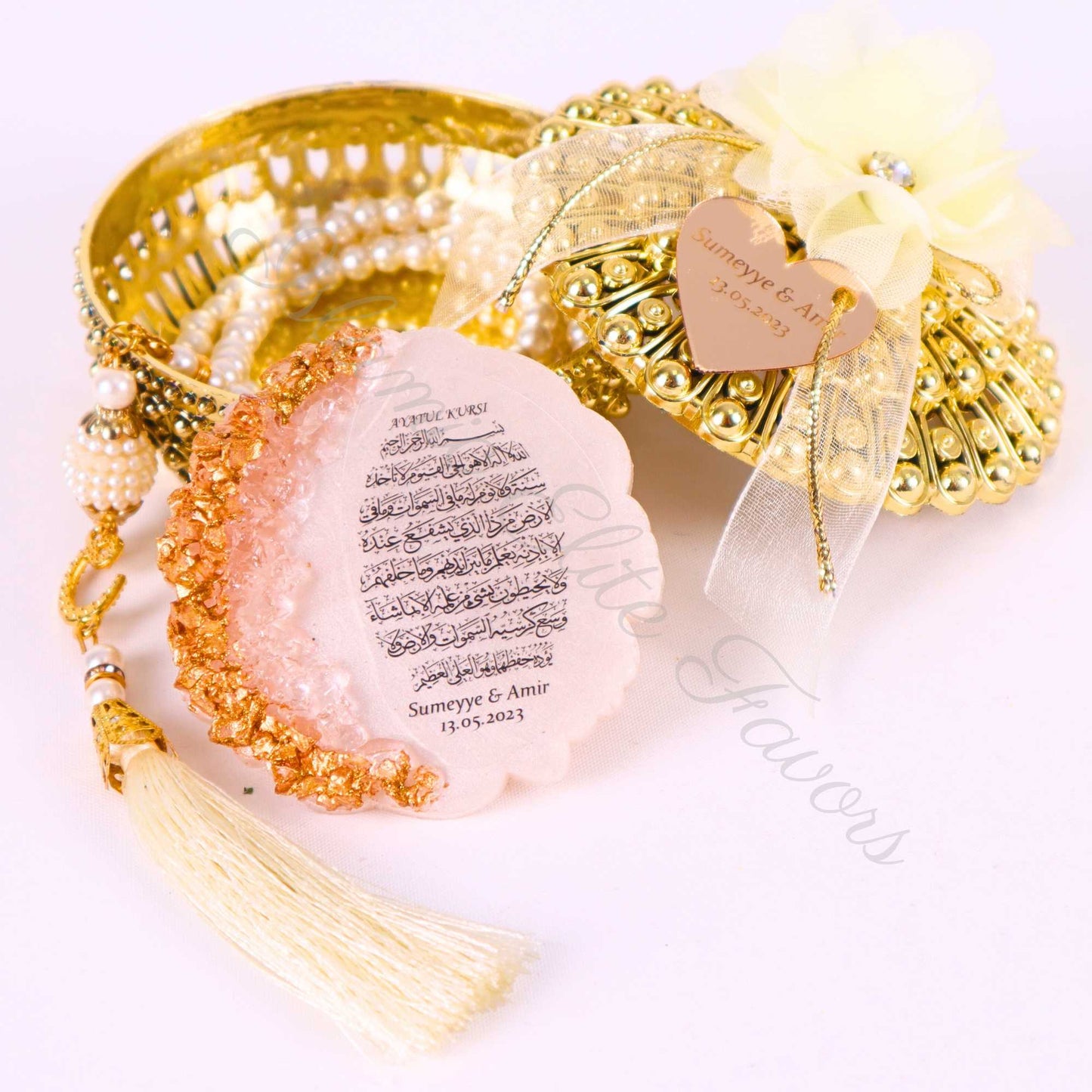 Personalized Wedding Favor Epoxy Ayatul Kursi Magnet Tasbeeh in Box - Islamic Elite Favors is a handmade gift shop offering a wide variety of unique and personalized gifts for all occasions. Whether you're looking for the perfect Ramadan, Eid, Hajj, wedding gift or something special for a birthday, baby shower or anniversary, we have something for everyone. High quality, made with love.
