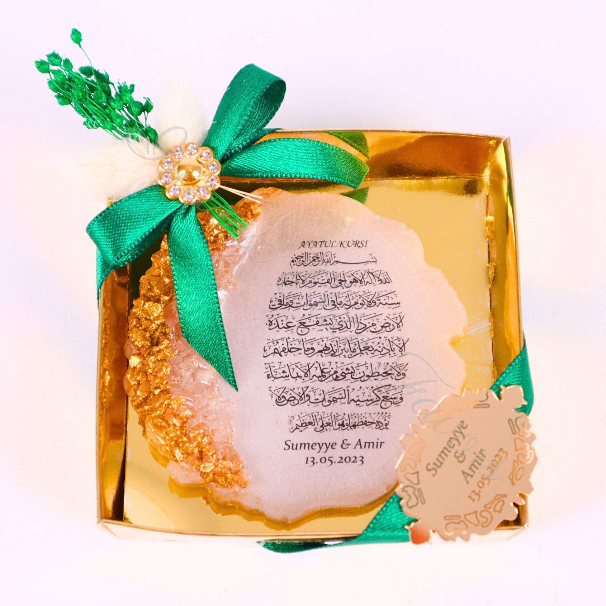 Personalized Wedding Favor Epoxy Ayatul Kursi Magnet in Gold Gift Box - Islamic Elite Favors is a handmade gift shop offering a wide variety of unique and personalized gifts for all occasions. Whether you're looking for the perfect Ramadan, Eid, Hajj, wedding gift or something special for a birthday, baby shower or anniversary, we have something for everyone. High quality, made with love.