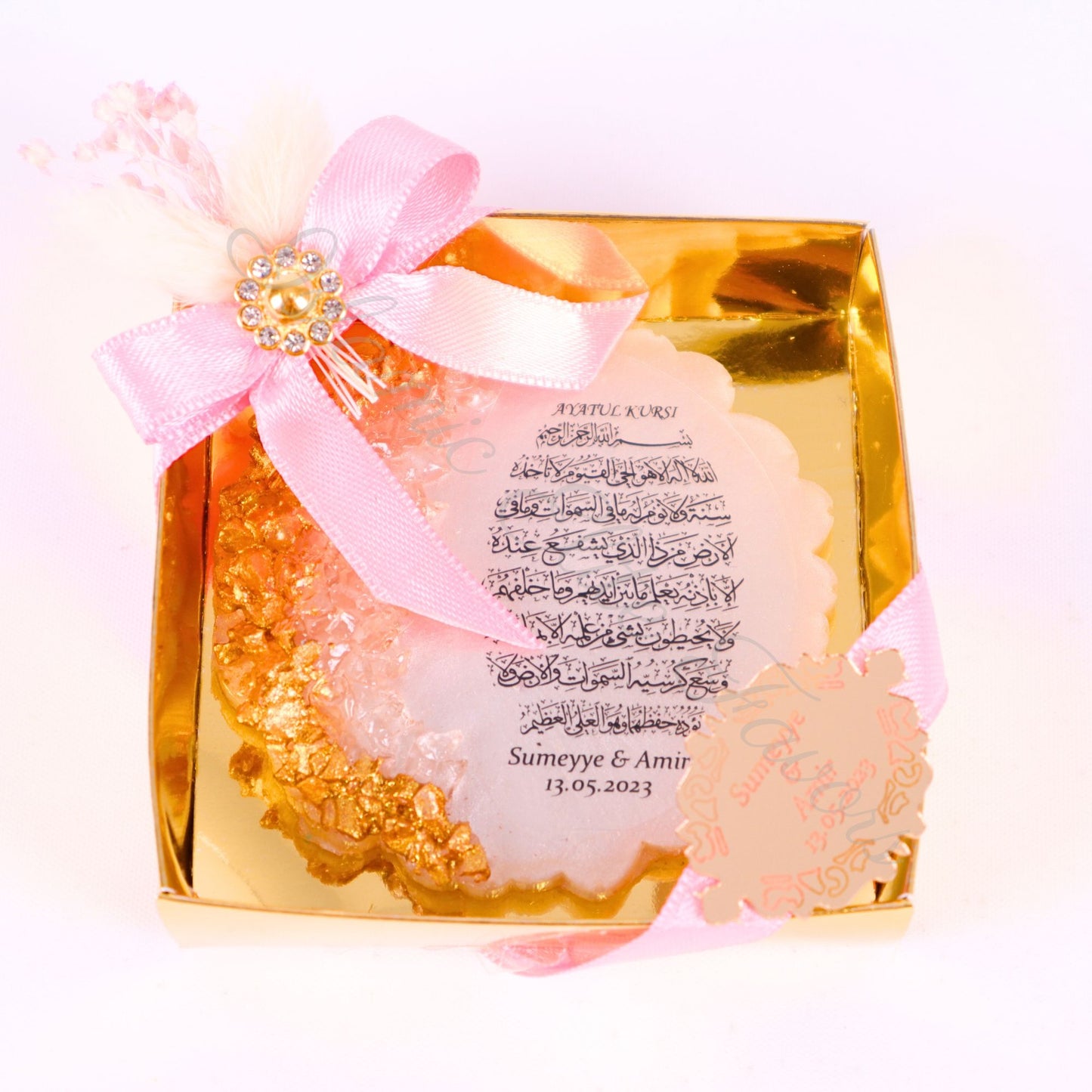 Personalized Wedding Favor Epoxy Ayatul Kursi Magnet in Gold Gift Box - Islamic Elite Favors is a handmade gift shop offering a wide variety of unique and personalized gifts for all occasions. Whether you're looking for the perfect Ramadan, Eid, Hajj, wedding gift or something special for a birthday, baby shower or anniversary, we have something for everyone. High quality, made with love.
