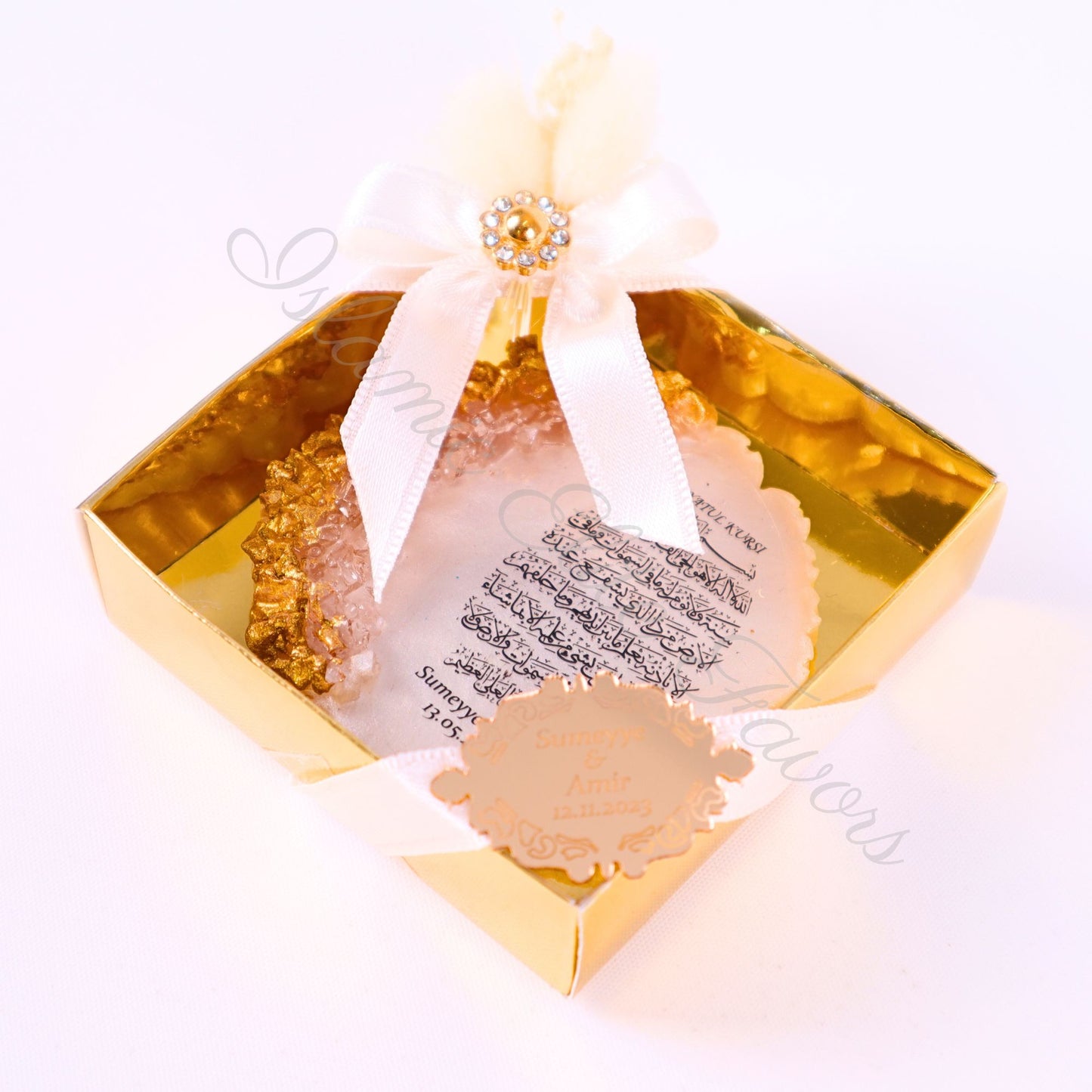 Personalized Wedding Favor Epoxy Ayatul Kursi Magnet in Gold Gift Box - Islamic Elite Favors is a handmade gift shop offering a wide variety of unique and personalized gifts for all occasions. Whether you're looking for the perfect Ramadan, Eid, Hajj, wedding gift or something special for a birthday, baby shower or anniversary, we have something for everyone. High quality, made with love.