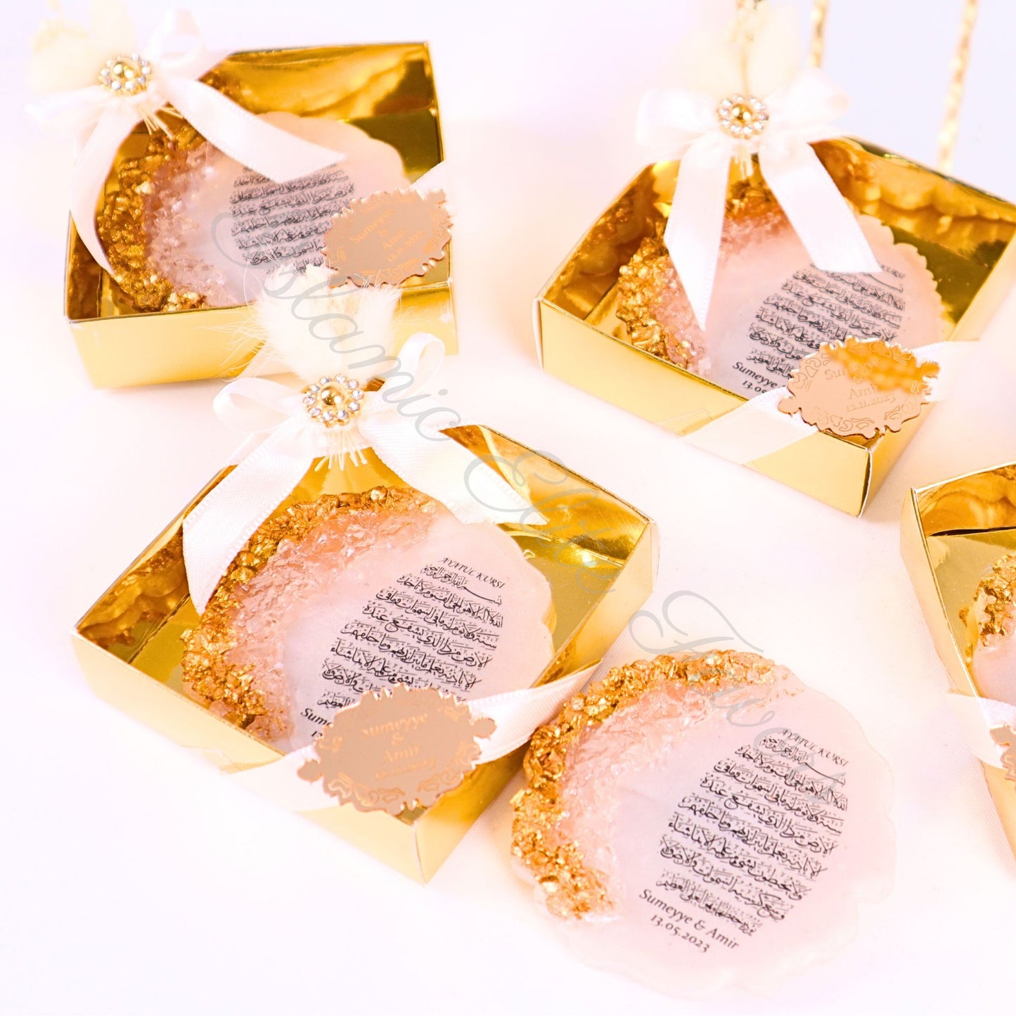 Personalized Wedding Favor Epoxy Ayatul Kursi Magnet in Gold Gift Box - Islamic Elite Favors is a handmade gift shop offering a wide variety of unique and personalized gifts for all occasions. Whether you're looking for the perfect Ramadan, Eid, Hajj, wedding gift or something special for a birthday, baby shower or anniversary, we have something for everyone. High quality, made with love.
