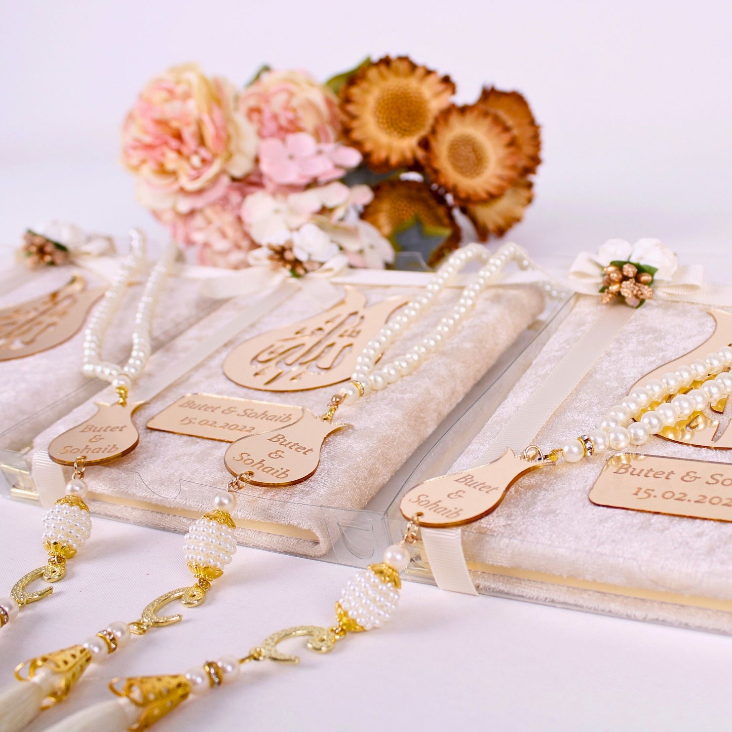 Personalized Wedding Favor Velvet Dua Book Pearl Tasbeeh Tulip Theme - Islamic Elite Favors is a handmade gift shop offering a wide variety of unique and personalized gifts for all occasions. Whether you're looking for the perfect Ramadan, Eid, Hajj, wedding gift or something special for a birthday, baby shower or anniversary, we have something for everyone. High quality, made with love.