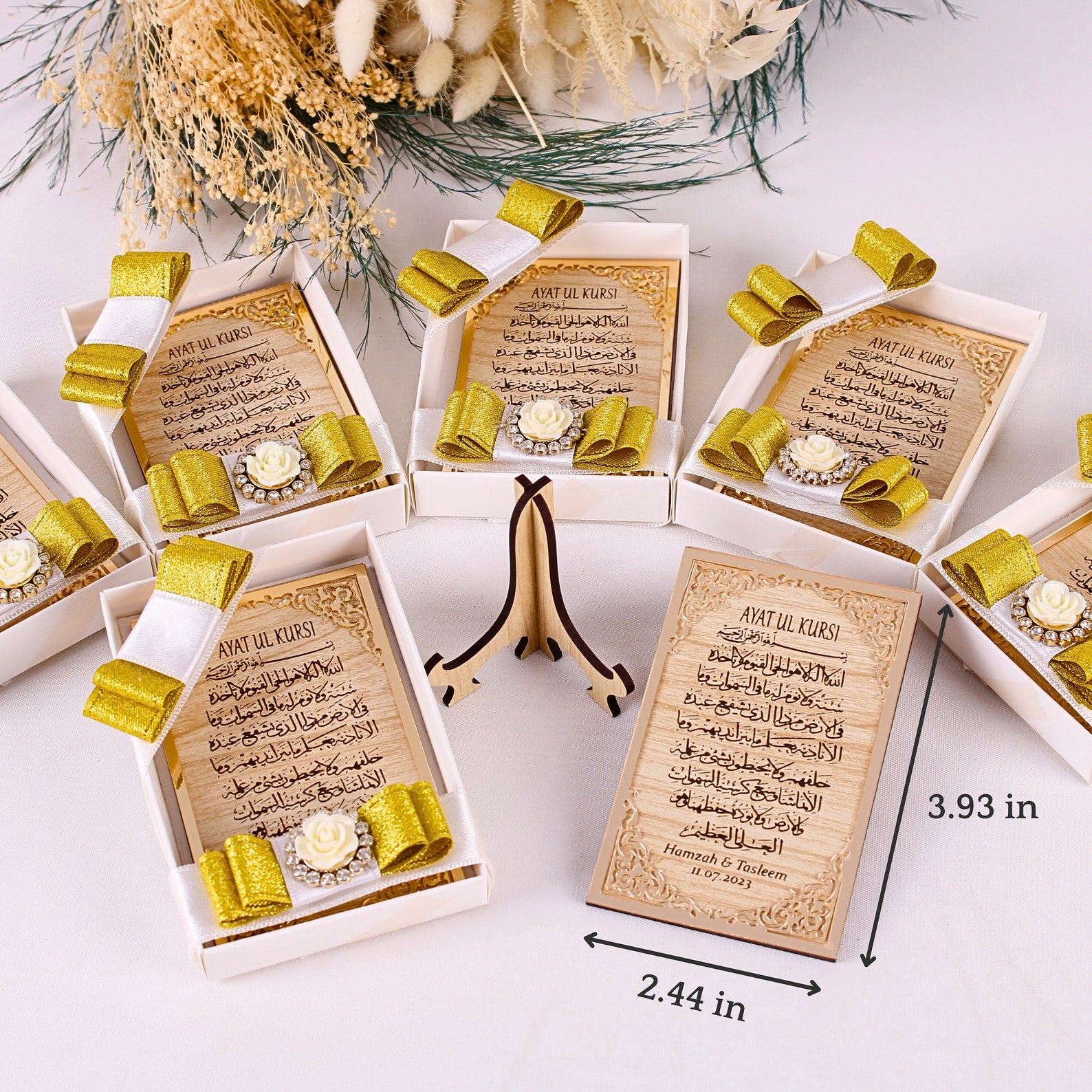Personalized Wedding Favor Ayatul Kursi on Stand Gold Frame Brown Wood - Islamic Elite Favors is a handmade gift shop offering a wide variety of unique and personalized gifts for all occasions. Whether you're looking for the perfect Ramadan, Eid, Hajj, wedding gift or something special for a birthday, baby shower or anniversary, we have something for everyone. High quality, made with love.