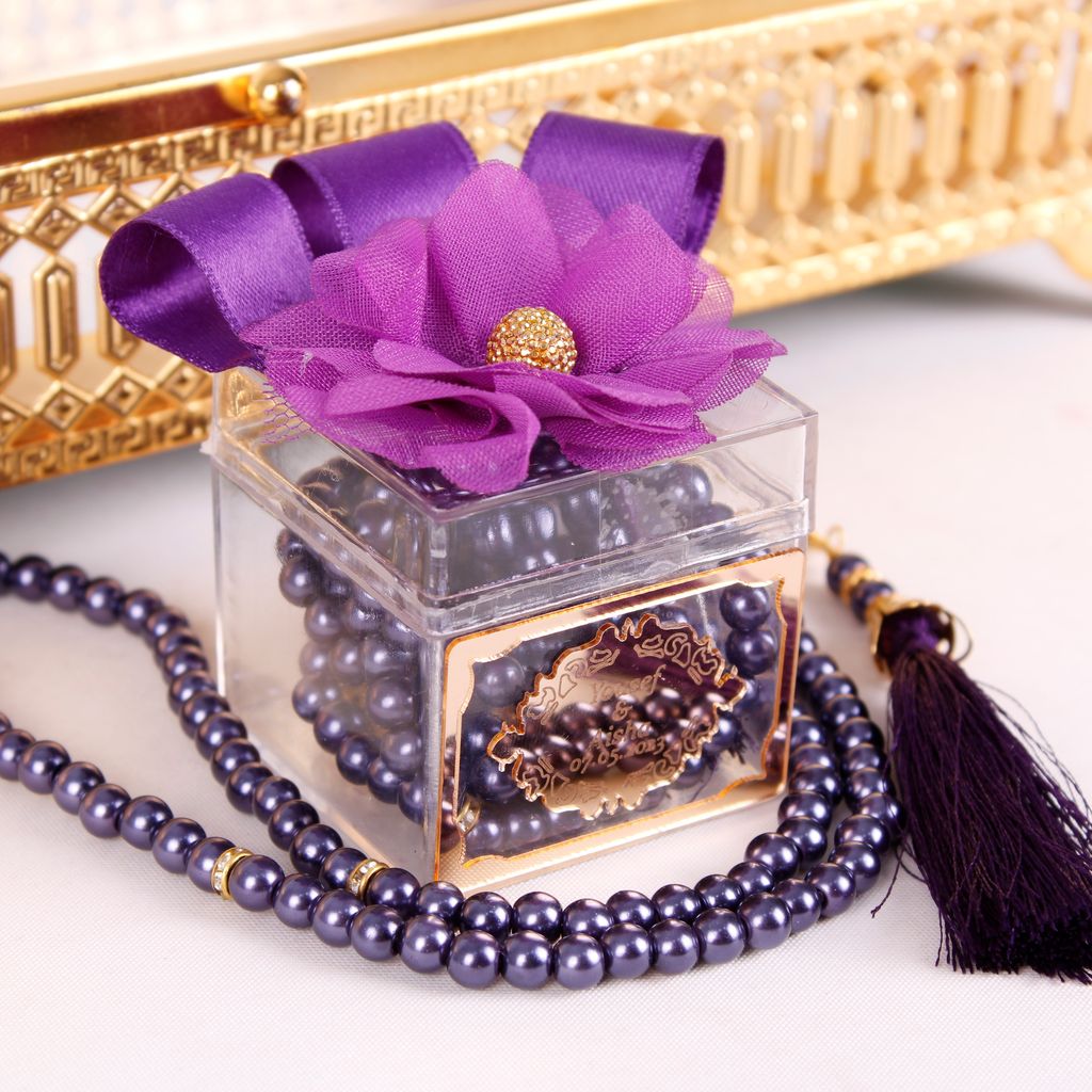 Personalized Prayer Beads Wedding Favor Decorated Box with Gold Frame - Islamic Elite Favors is a handmade gift shop offering a wide variety of unique and personalized gifts for all occasions. Whether you're looking for the perfect Ramadan, Eid, Hajj, wedding gift or something special for a birthday, baby shower or anniversary, we have something for everyone. High quality, made with love.