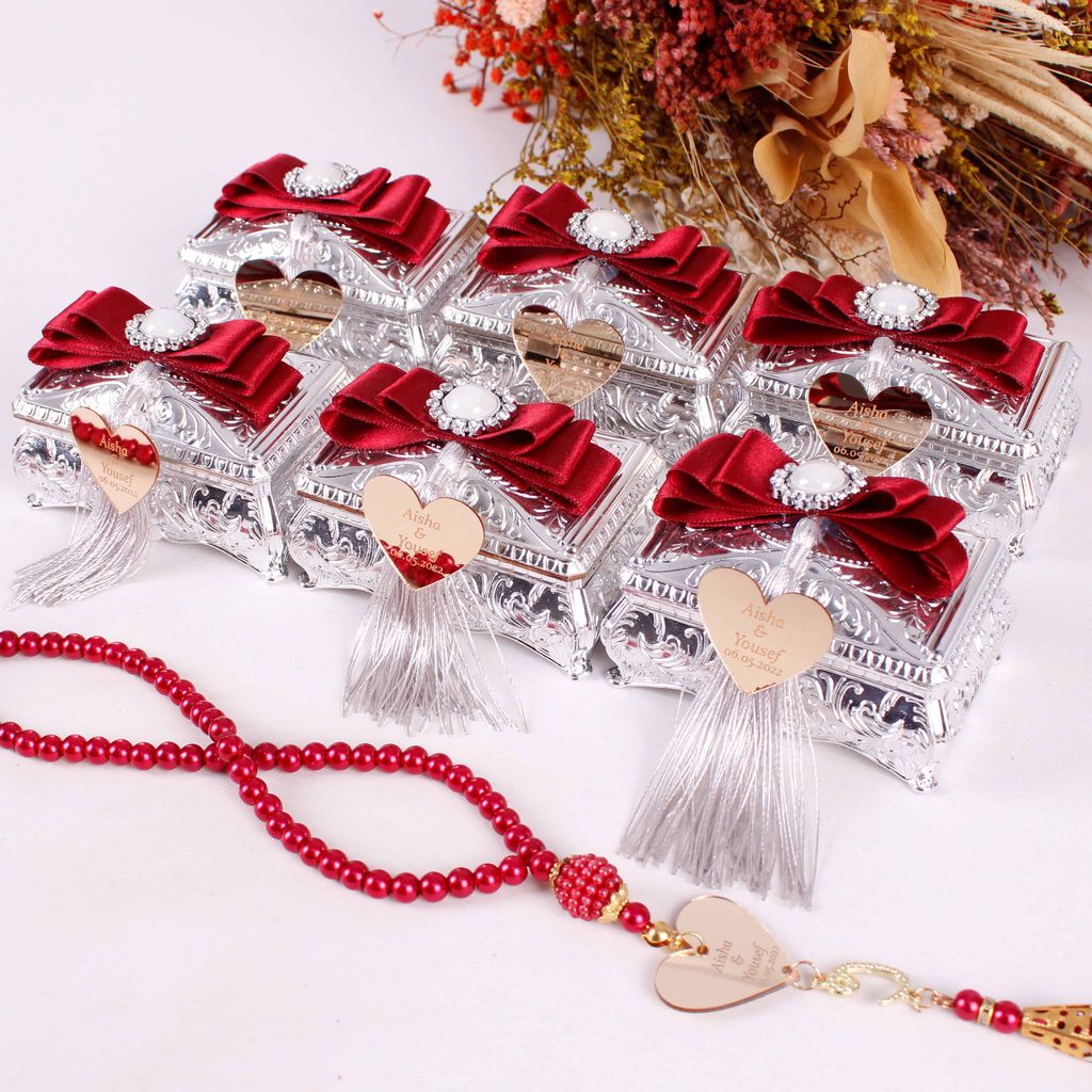 Personalized Pearl Prayer Beads Tasbeeh Lux Silver Box Wedding Favor - Islamic Elite Favors is a handmade gift shop offering a wide variety of unique and personalized gifts for all occasions. Whether you're looking for the perfect Ramadan, Eid, Hajj, wedding gift or something special for a birthday, baby shower or anniversary, we have something for everyone. High quality, made with love.