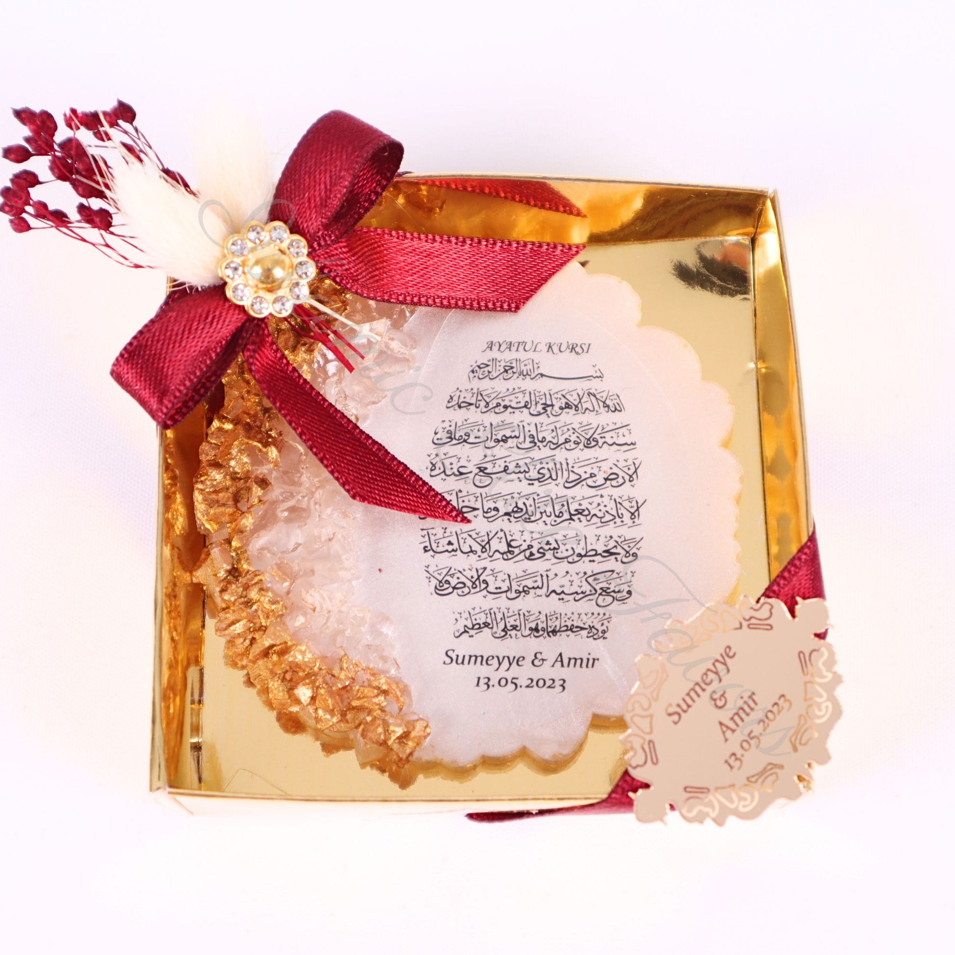 Personalized Wedding Favor Epoxy Ayatul Kursi Magnet in Gold Gift Box - Islamic Elite Favors is a handmade gift shop offering a wide variety of unique and personalized gifts for all occasions. Whether you're looking for the perfect Ramadan, Eid, Hajj, wedding gift or something special for a birthday, baby shower or anniversary, we have something for everyone. High quality, made with love.