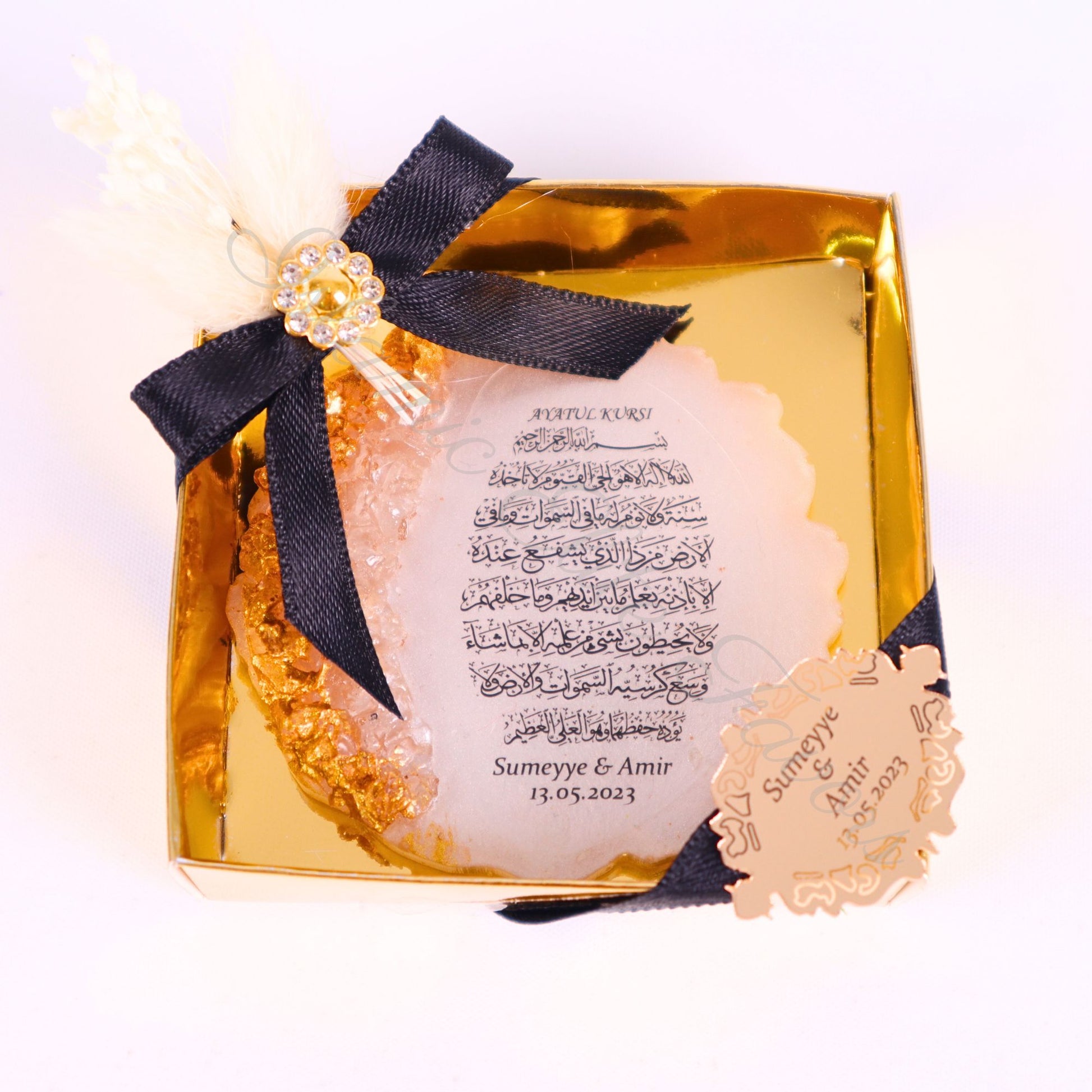 Personalized Wedding Favor Epoxy Ayatul Kursi Magnet in Gold Gift Box - Islamic Elite Favors is a handmade gift shop offering a wide variety of unique and personalized gifts for all occasions. Whether you're looking for the perfect Ramadan, Eid, Hajj, wedding gift or something special for a birthday, baby shower or anniversary, we have something for everyone. High quality, made with love.