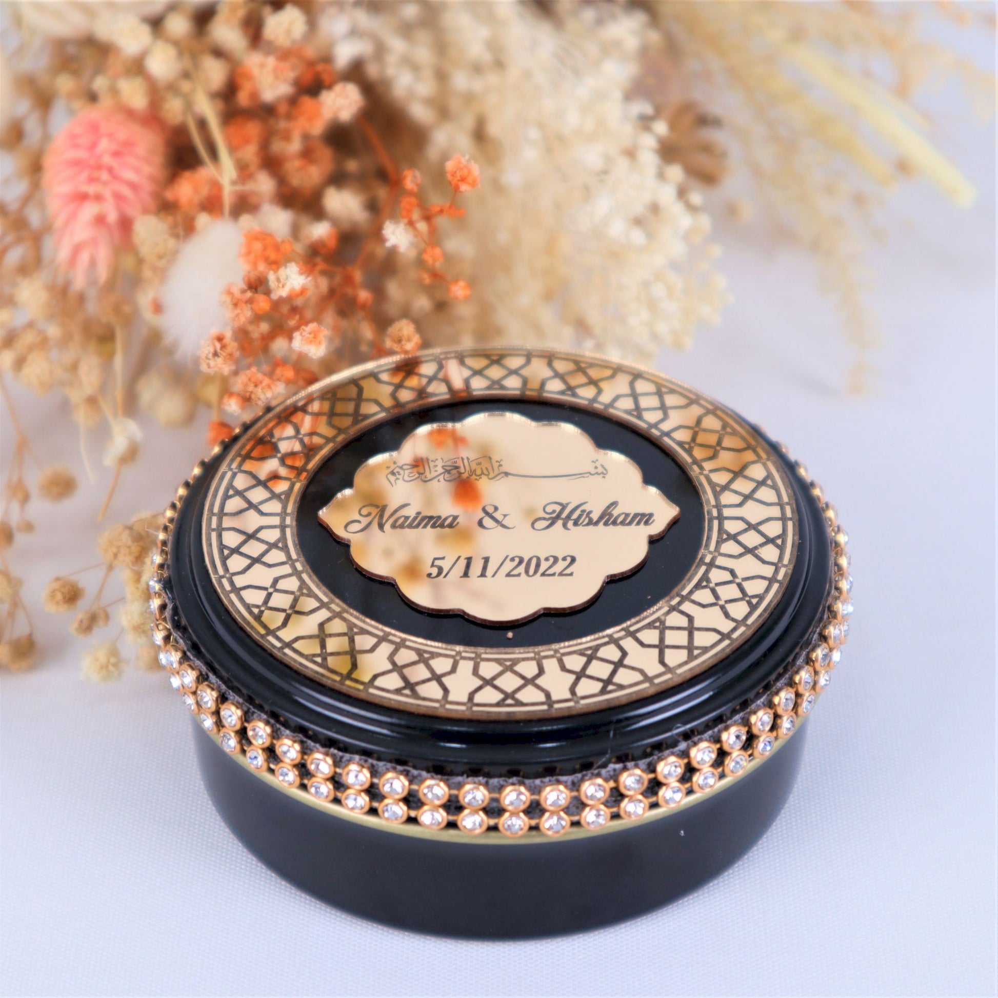 Personalized Pearl Prayer Beads in Metal Box Islamic Wedding Favors - Islamic Elite Favors is a handmade gift shop offering a wide variety of unique and personalized gifts for all occasions. Whether you're looking for the perfect Ramadan, Eid, Hajj, wedding gift or something special for a birthday, baby shower or anniversary, we have something for everyone. High quality, made with love.