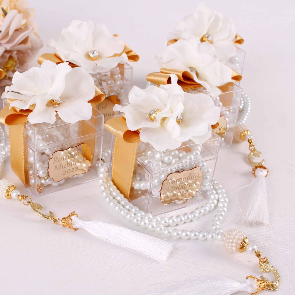 Personalized Prayer Beads Wedding Favor Gift Box Decorated with Flower - Islamic Elite Favors is a handmade gift shop offering a wide variety of unique and personalized gifts for all occasions. Whether you're looking for the perfect Ramadan, Eid, Hajj, wedding gift or something special for a birthday, baby shower or anniversary, we have something for everyone. High quality, made with love.